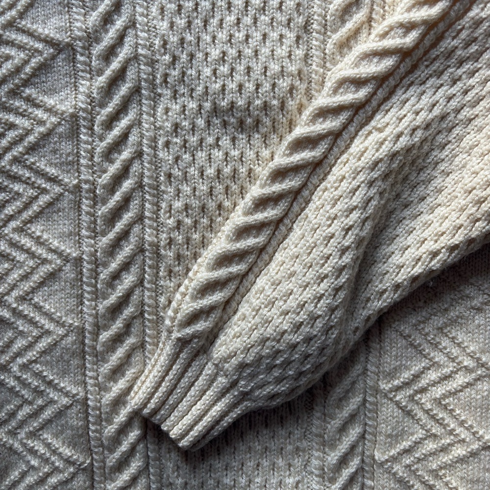 Vintage Cream Cable-Knit Turtleneck Sweater - Picture 5 of 5